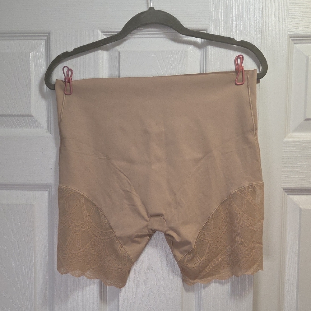 Soma Medium Shape Short With Lace